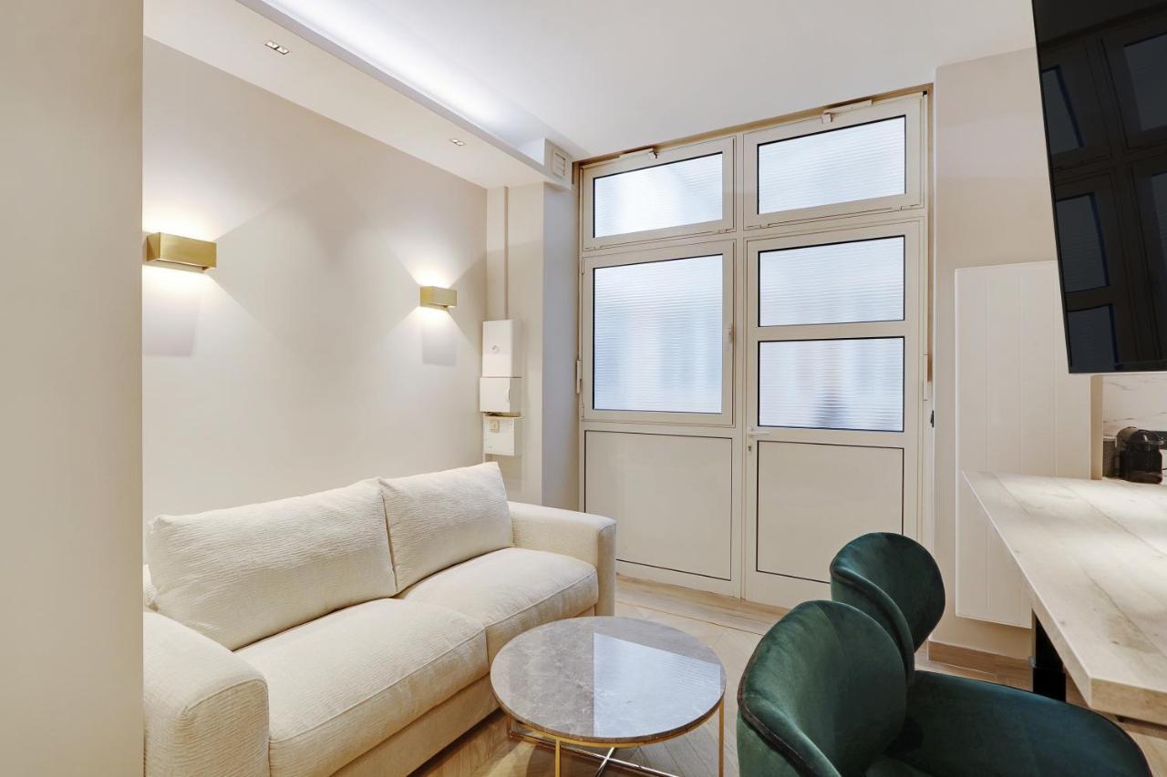 Pick A Flat's In Parc Monceau - Boulevard De Courcelles Paris