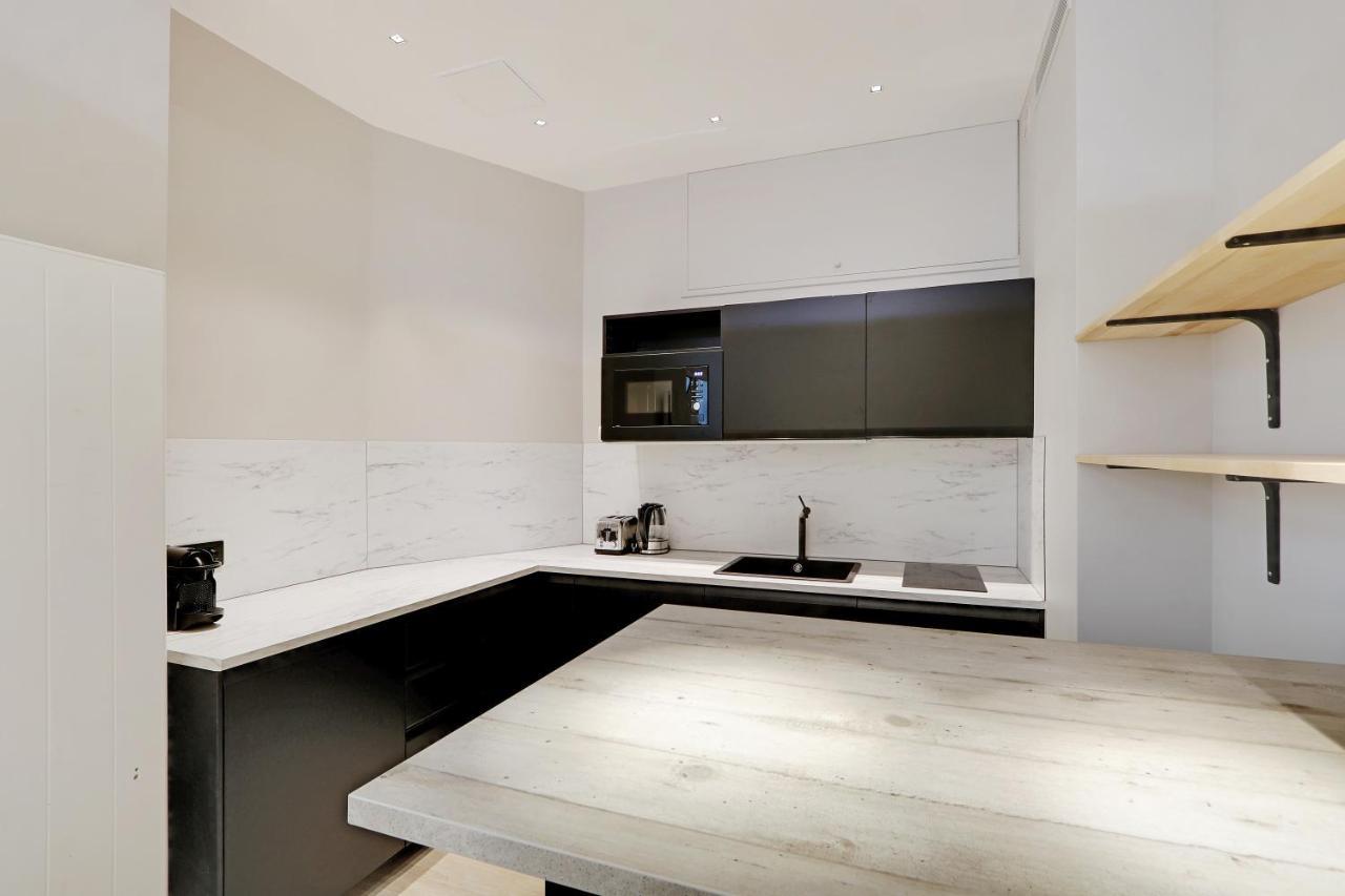 Pick A Flat's In Parc Monceau - Boulevard De Courcelles Paris